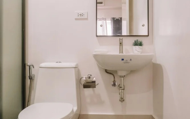 Room-spacious Barkada Gathering