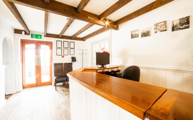 OYO White Horse Lodge Hotel