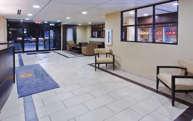 La Quinta Inn & Suites by Wyndham Columbus - Grove City