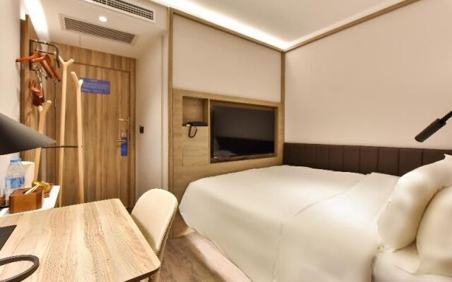 Hanting Youjia Hotel (Beijing Daxing New Media Industrial Base)