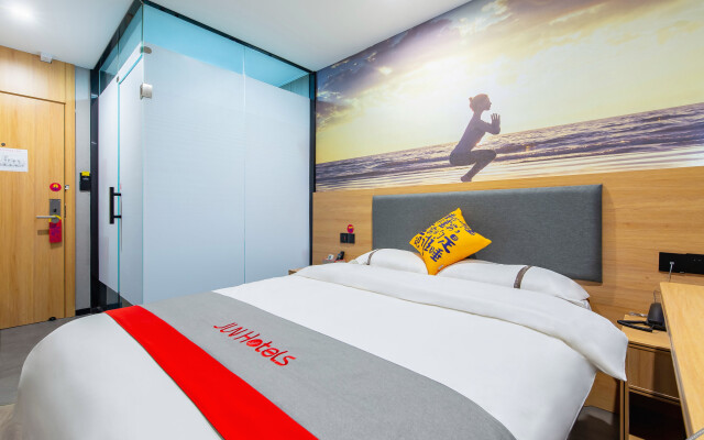Yunyi Chain Hotel (Nanjing Qixia Yaohuamen Subway Station)