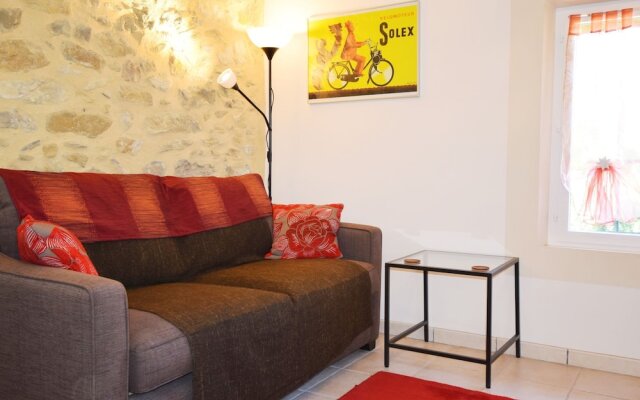 Characteristic Appartement With Swimming Pool, Completely Renovated