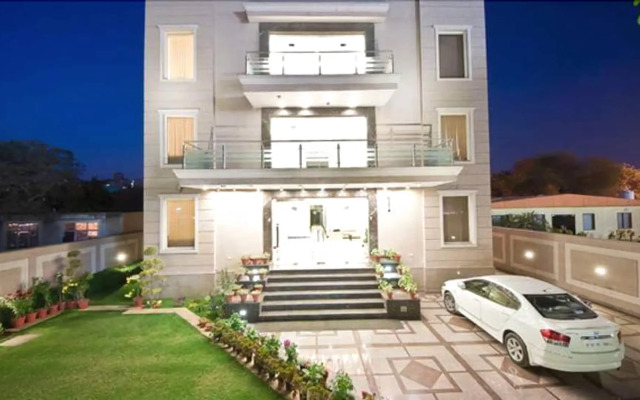 OYO 1146 near Sahara Mall