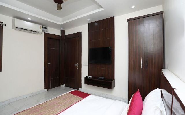 OYO Flagship 13847 HCMR Complex