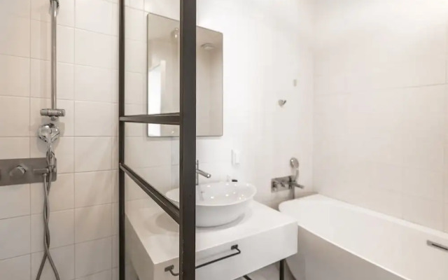 Hotel February Dong Seong Ro