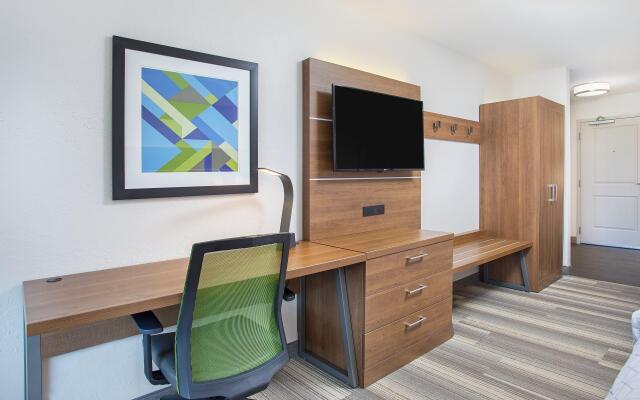 Holiday Inn Express & Suites Lexington W - Versailles by IHG