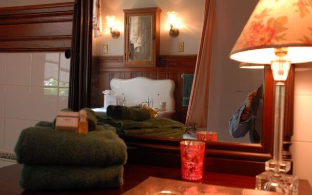 Circular Manor Bed and Breakfast