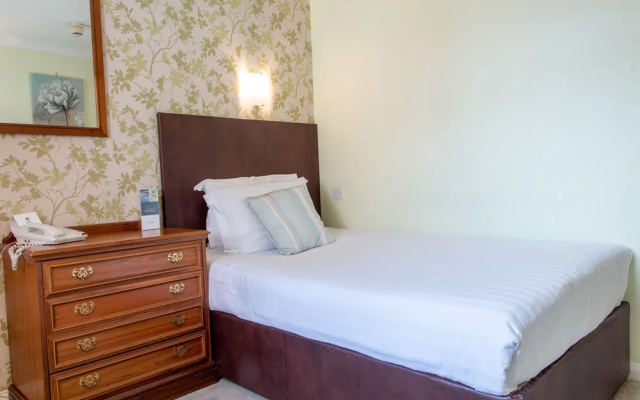 Parkmore Hotel & Leisure Club