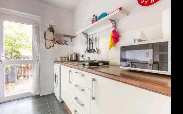 City Centre - Parking - Great Location - 4 Beds