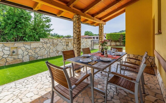 Beautiful Home in Liznjan With Wifi and 3 Bedrooms