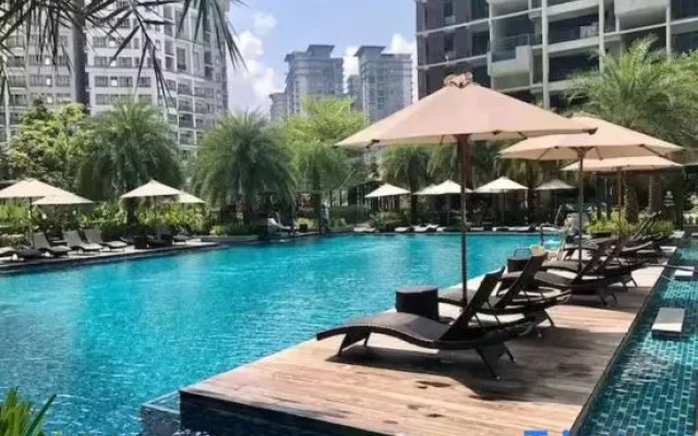 Modern & City Vibes in TRX, Bukit Bintang | 1-3pax – Pool – Kuala Lumpur