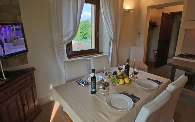 Belvilla by OYO Modern Luxury Apartment With Pool