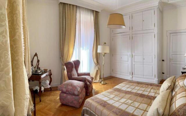 Roman Holidays Boutique
