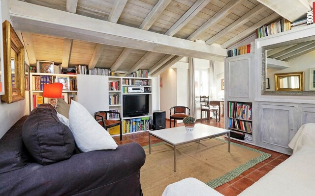 Pantheon Charming Penthouse