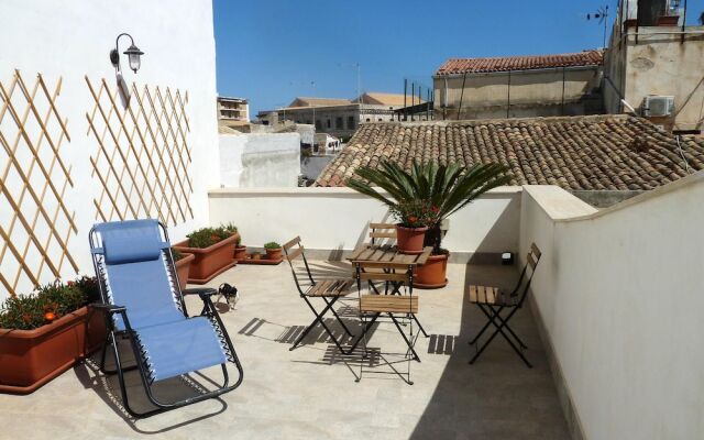 Studio in Siracusa, with Wonderful City View, Furnished Terrace And Wifi - 200 M From the Beach