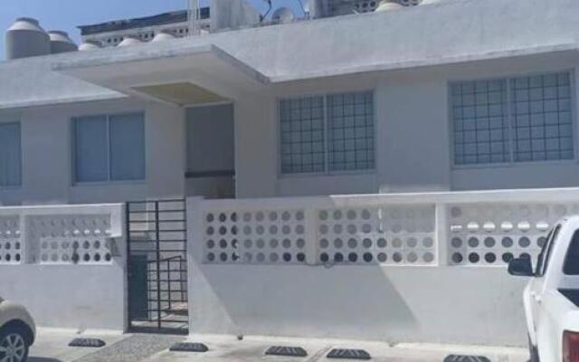 NUEVO departamento con vista parcial al mar, a 10 minutos de la playa caminando, exelente ubicación centros comerciales y restaurantes cerca acceso areas comunes jacuzzi palapa asadores