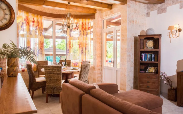 Villa Maxim with Private Pool & Tennis Court