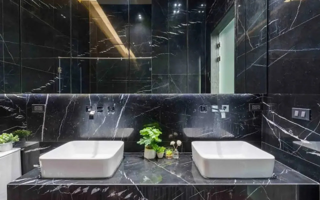 Luxury Modern Pool Jacuzzi Villa 5BR Thonglor