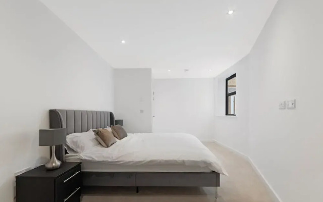 Modern Townhouse, Close to 02,excel, 5mins to Tube