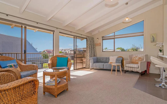 Seabreeze on Cook - Whitianga Holiday Home