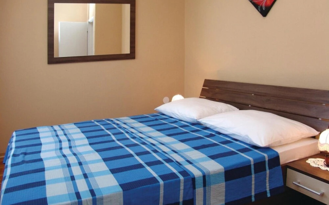 Awesome Home in Porec With Wifi and 2 Bedrooms - Hotel in Porec - Photo 5