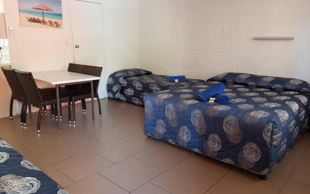 Mango Tree Motel