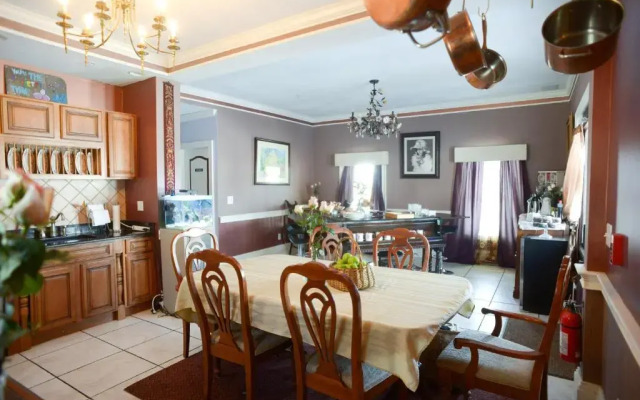 Naomi's Inn Bed & Breakfast