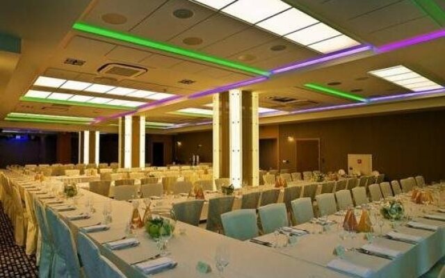 Velvet Hotel & Restaurant