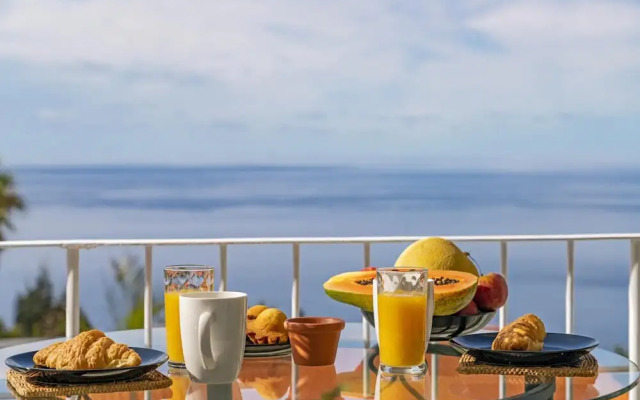 The Sunny Apartment by Atlantic Holiday