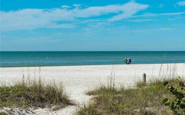 Anna Cabana Beach House by RedAwning