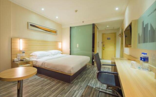 Sushui Yunxuan Hotel (Wuhan Yellow Crane Tower Peng Liuyang Road)