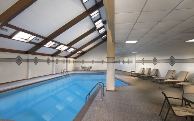 Four Points by Sheraton Kansas City - Sports Complex