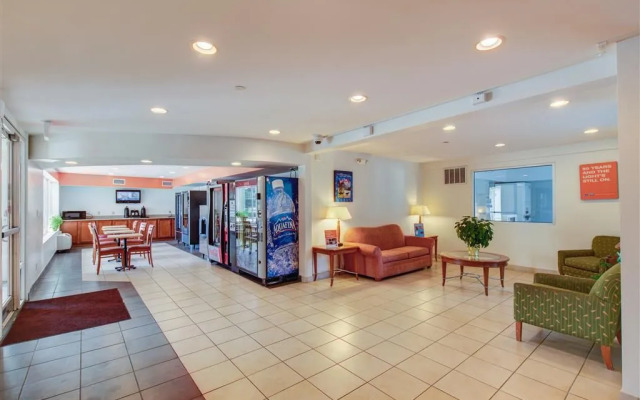 Motel 6 Virginia Beach, VA