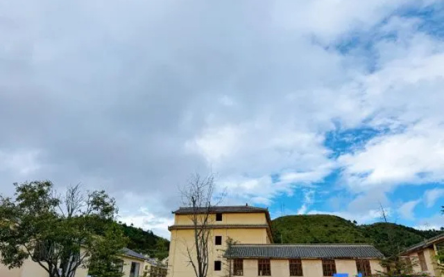 Qingyun Mountain House (Zhaotong Dashanbao Scenic Area) — 2-star hotel in Zhaotong