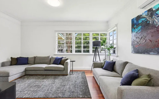 Spacious 3-bed Home in Morningside With Backyard