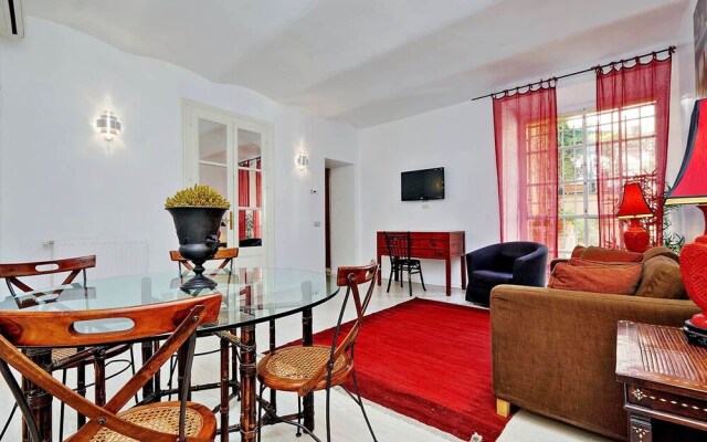 Spanish Steps Charming Apartment