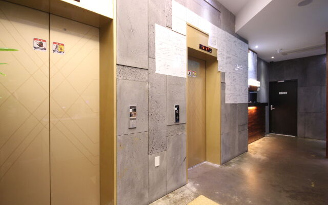 Club Hotel