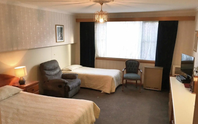 Motel Mayfair on Cavell
