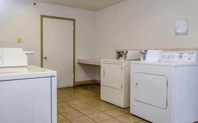Motel 6 Fresno, CA - Yosemite Hwy