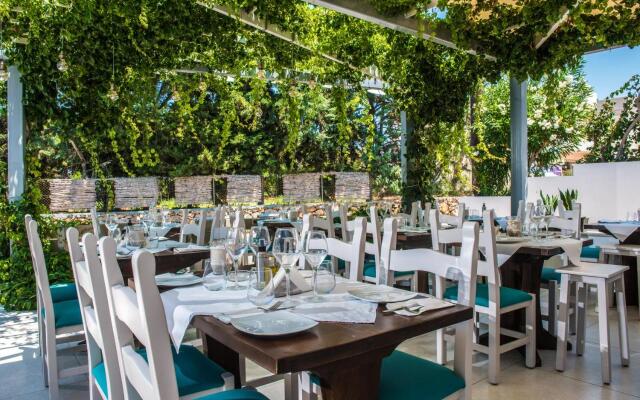 Camelot Royal Beds by Estia