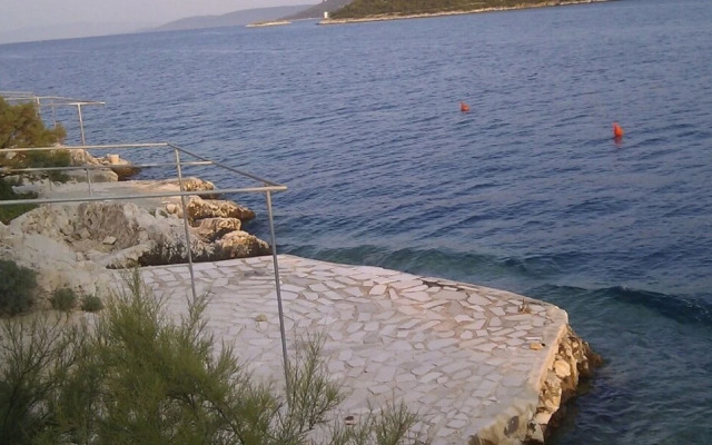 Ljubi - 20 m From Beach - A3 Zeleni