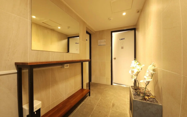 OYO Hostel Myeongdong 5