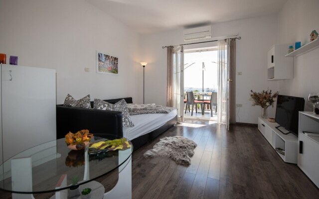 Miriam - 200m From Beach - A2