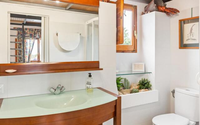 Beautiful Holiday Home in Deltebre Near Beach