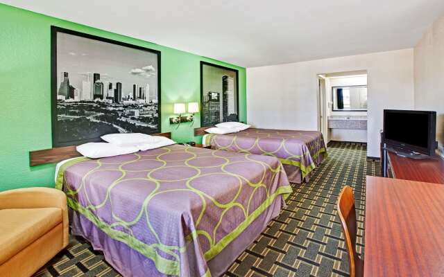 Super 8 by Wyndham Baytown / I-10