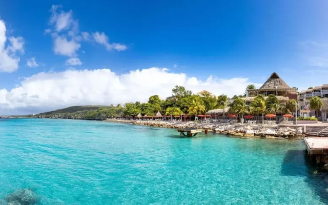 Modern Vibrant Villa With Terrace Private Pool