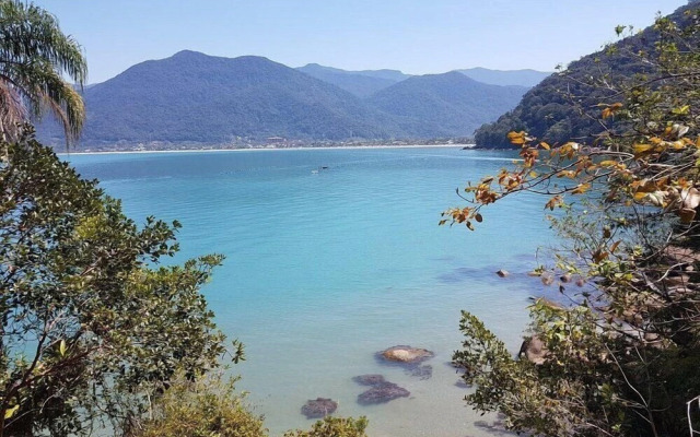 Apartamento novo com piscina, condomínio Ubatuba