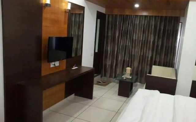 Hotel Apex Inn