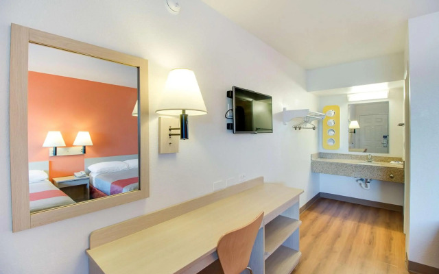 Motel 6 Phoenix East