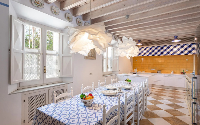 Traditional Sevillian House 6 BD and private terrace. Campamento